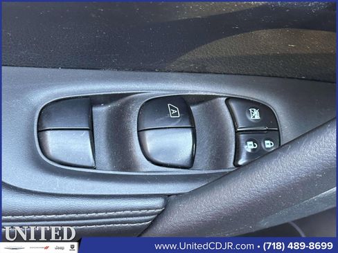 Used 2018 Nissan Rogue SL image 16