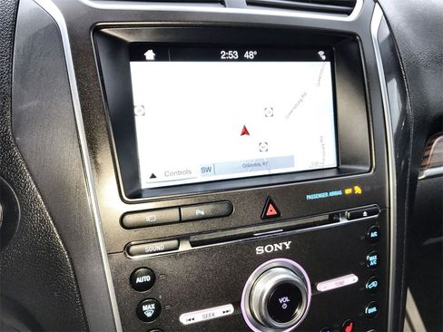 Used 2018 Ford Explorer Limited image 16