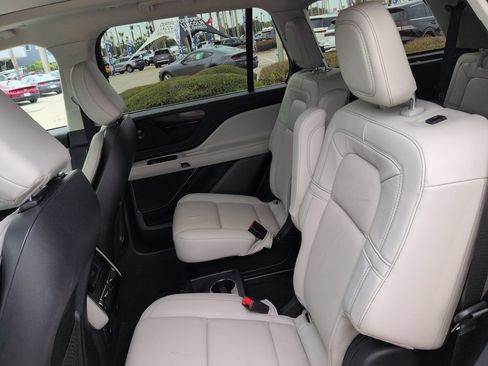 Certified 2026 Lincoln Aviator Reserve AWD/4WD image 14