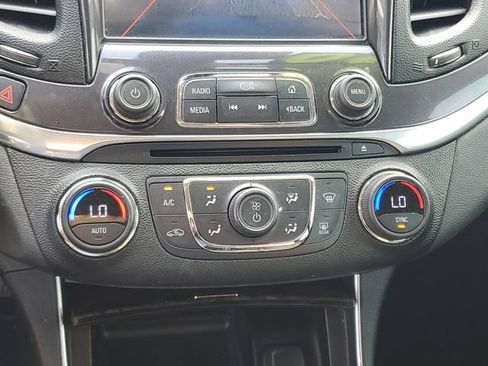 Used 2015 Chevrolet Impala LT w/ Convenience Package FWD image 18