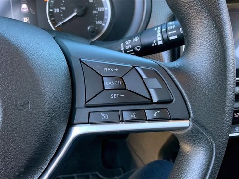 Used 2018 Nissan Kicks SV image 19