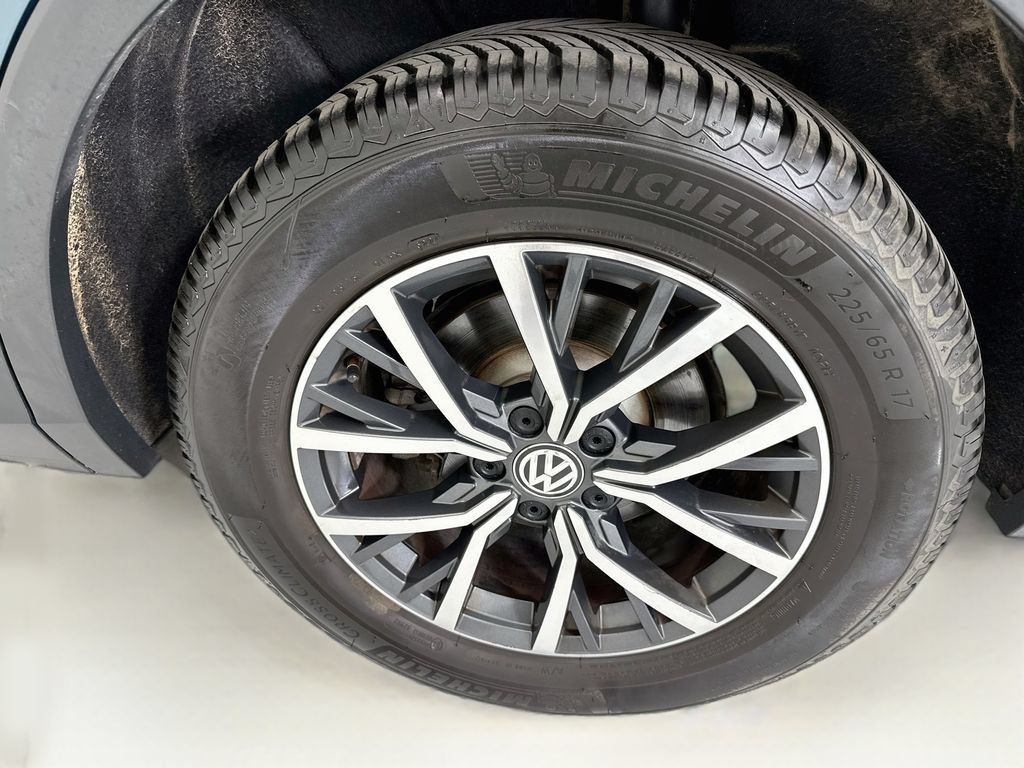 Used 2020 Volkswagen Tiguan SE AWD/4WD image 29