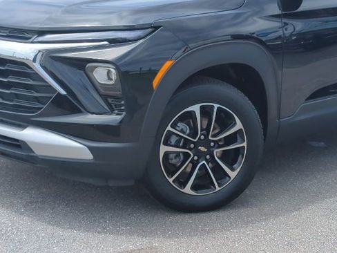 Used 2025 Chevrolet TrailBlazer LT AWD/4WD image 2