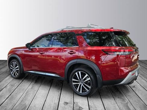 Used 2025 Nissan Pathfinder Platinum AWD/4WD image 3