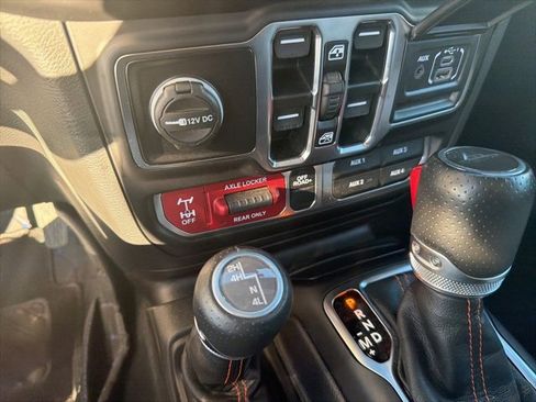 Used 2023 Jeep Gladiator Mojave w/ Cold Weather Group image 58