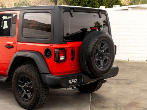 Used 2019 Jeep Wrangler Unlimited Sport image 8