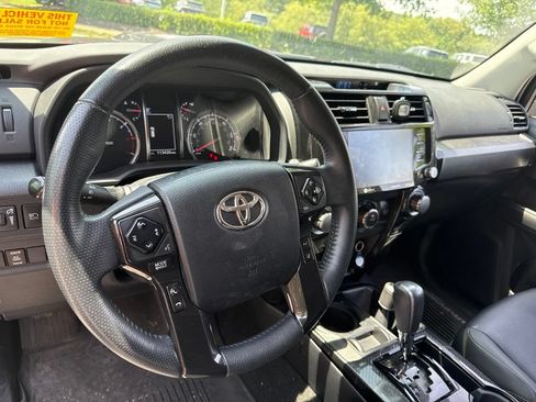 Used 2021 Toyota 4Runner Venture AWD/4WD image 9