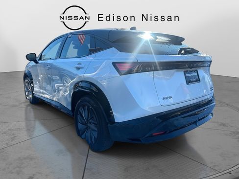 Used 2023 Nissan Ariya AWD image 4
