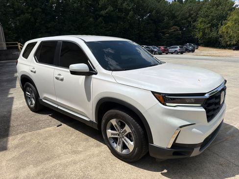 Used 2025 Honda Pilot EX-L image 16