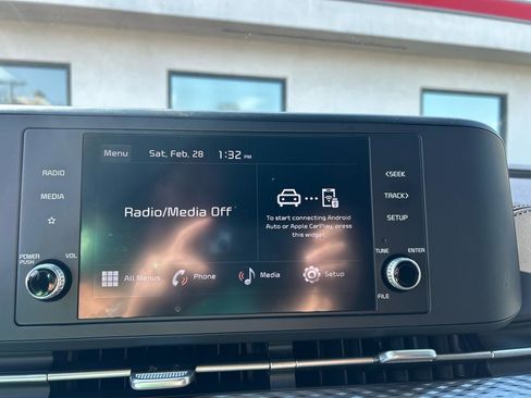 Used 2024 Kia Carnival LX image 22