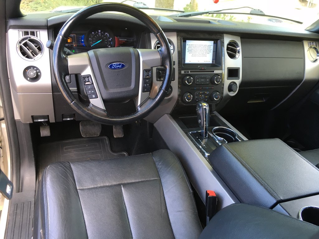 Used 2017 Ford Expedition Limited w/ Equipment Group 301A AWD/4WD image 26