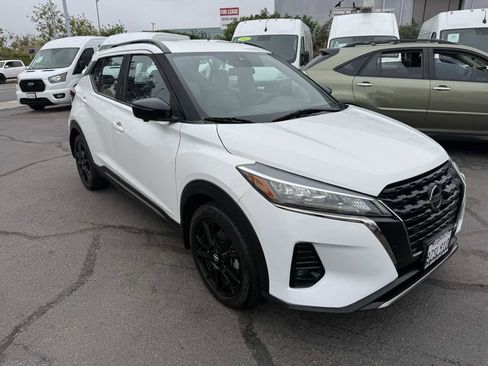 Used 2021 Nissan Kicks SR w/ SR Premium Package FWD image 8