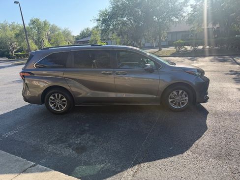 Used 2021 Toyota Sienna XLE FWD image 7