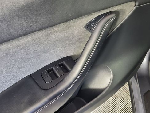 Used 2021 Tesla Model Y Long Range image 13