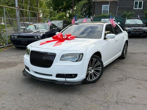 Used 2012 Chrysler 300 S RWD image 5