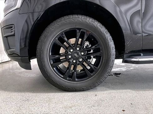 Used 2023 Ford Expedition XLT AWD/4WD image 6