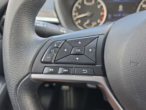 Used 2024 Nissan Altima 2.5 SV FWD image 19