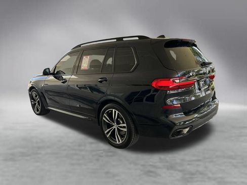 Used 2022 BMW X7 xDrive40i w/ M Sport Package AWD/4WD image 4
