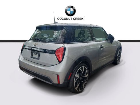 Used 2025 MINI Cooper 2-Door Hardtop FWD image 4
