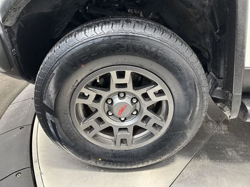 Used 2013 Toyota FJ Cruiser 4WD image 9