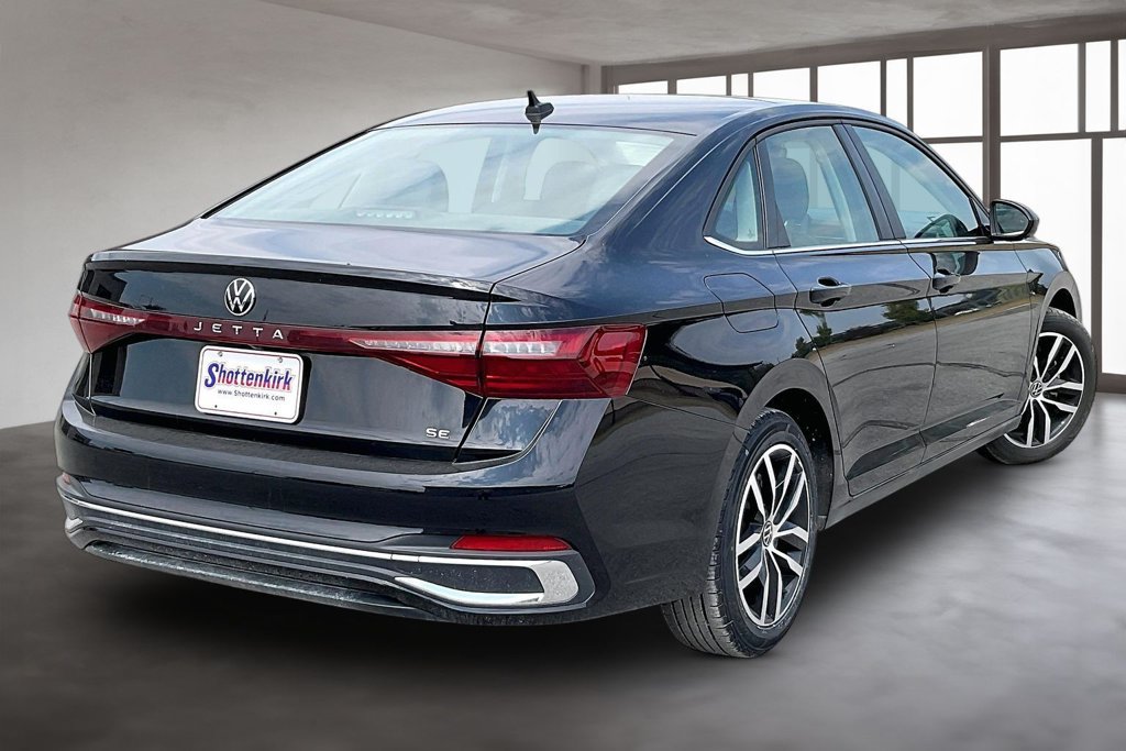 Used 2025 Volkswagen Jetta SE FWD image 6
