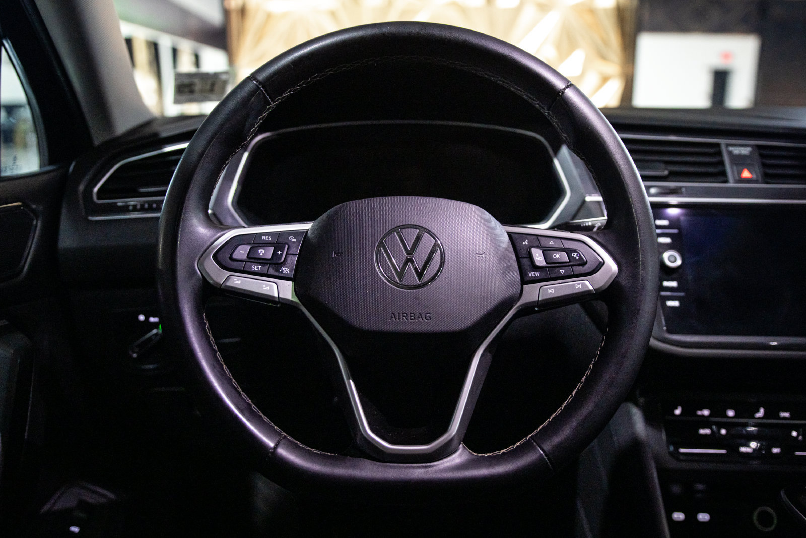 Used 2024 Volkswagen Tiguan SE AWD/4WD image 18
