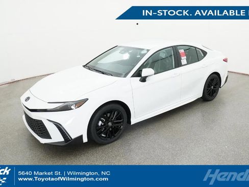New 2026 Toyota Camry SE FWD image 1
