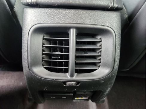 Used 2019 Jeep Cherokee Limited FWD image 20