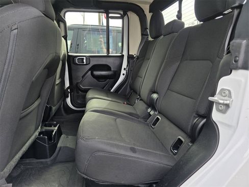 Used 2023 Jeep Gladiator Willys image 15