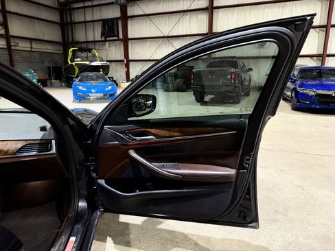 Used 2017 BMW 530i RWD image 24