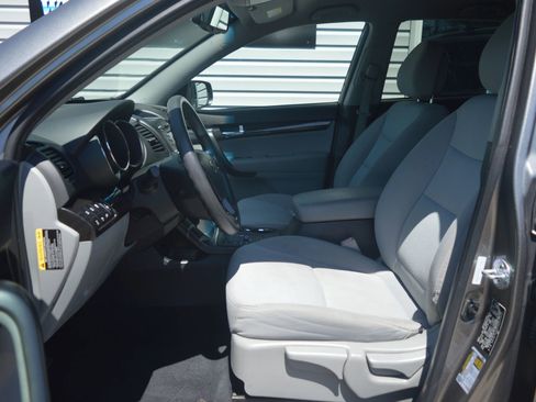 Used 2012 Kia Sorento LX w/ Convenience Pkg AWD/4WD image 10