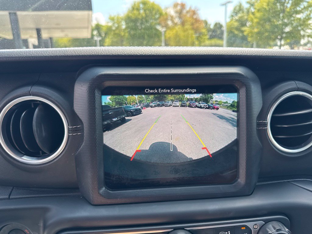 Used 2018 Jeep Wrangler Unlimited Sahara AWD/4WD image 19