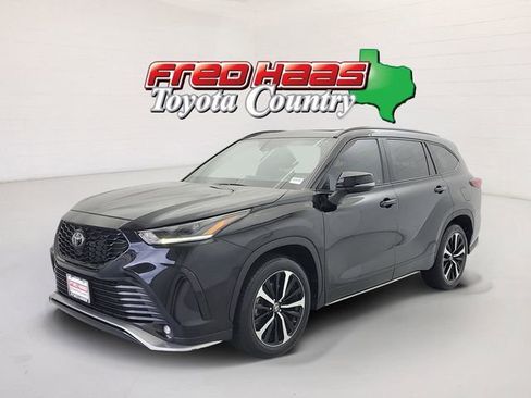 Used 2022 Toyota Highlander XSE AWD/4WD image 1
