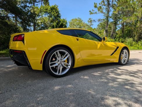 Used 2019 Chevrolet Corvette Stingray Coupe w/ 1LT RWD image 9