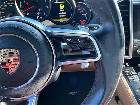 Used 2018 Porsche Cayenne Platinum Edition w/ Premium Package image 20