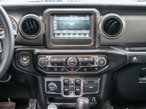 Used 2023 Jeep Gladiator Sport image 13