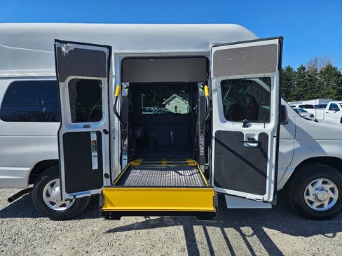 Used 2013 Ford E-350 and Econoline 350 Extended Super Duty w/ PWR Group image 20