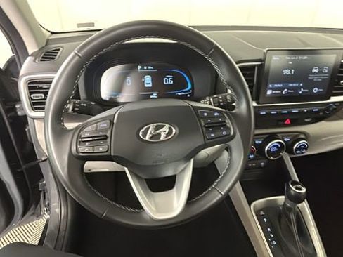 Used 2025 Hyundai Venue SEL FWD image 15