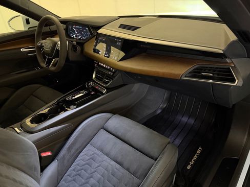 Certified 2023 Audi e-tron GT Premium Plus AWD/4WD image 32