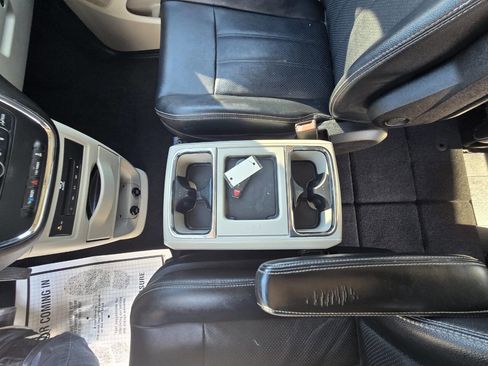 Used 2014 Chrysler Town & Country Touring-L w/ Driver Convenience Group image 24