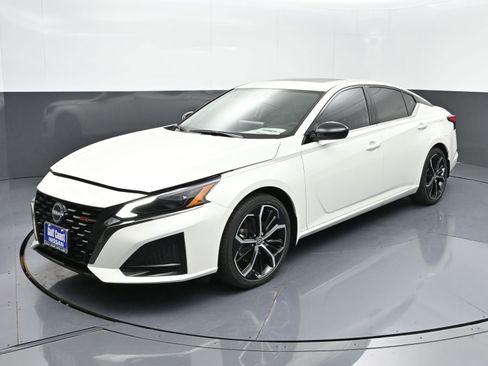 New 2025 Nissan Altima 2.5 SR w/ SR Premium Package image 1