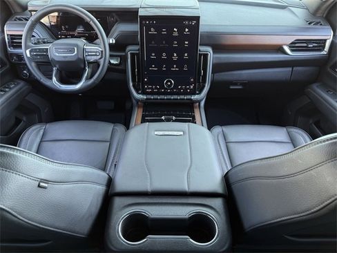 Used 2025 GMC Yukon XL Denali image 12