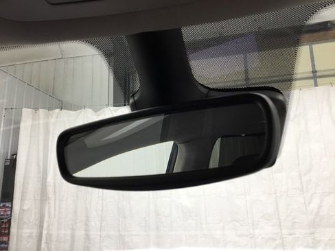 Used 2023 Chrysler Pacifica Touring-L image 32