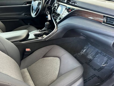 Used 2018 Toyota Camry LE FWD image 19