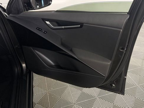 Used 2024 Kia Niro EX Touring image 34