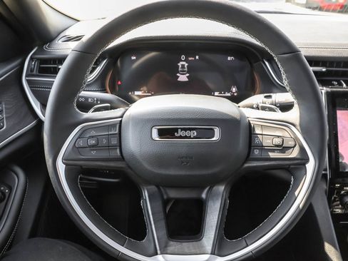 New 2025 Jeep Grand Cherokee Limited w/ Luxury Tech Group II image 28