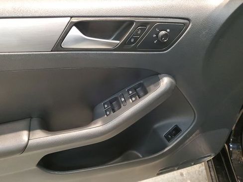 Used 2016 Volkswagen Jetta Sport FWD image 14