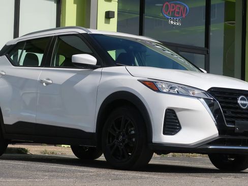 Used 2023 Nissan Kicks SV image 6