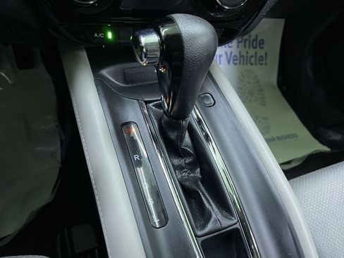 Used 2022 Honda HR-V LX image 24