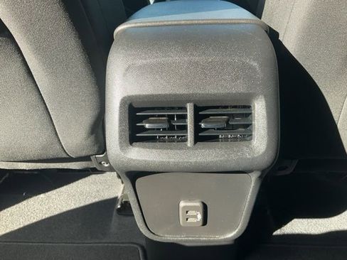 Used 2020 Chevrolet Equinox LT w/ Driver Convenience Package image 27